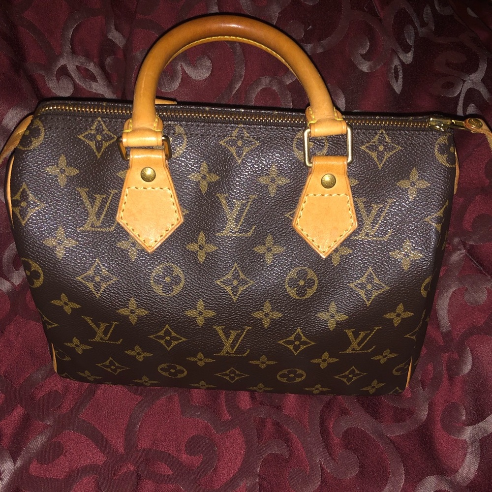 Louis Vuitton Authentic Speedy 25
